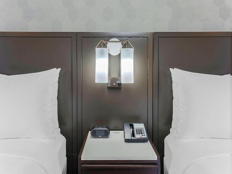 New York Laguardia Airport Marriott image