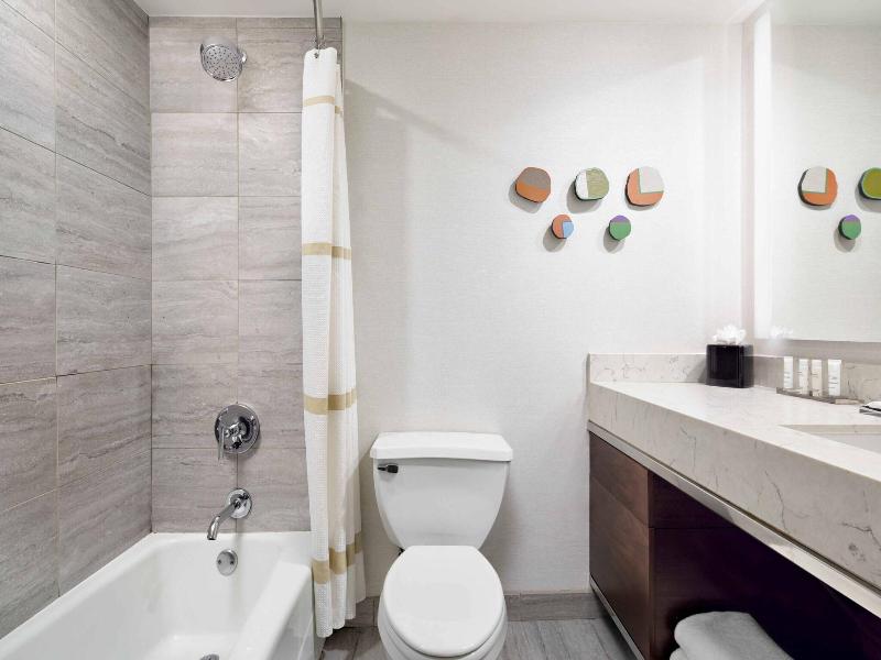 New York Laguardia Airport Marriott image