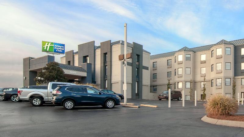 Holiday Inn Express & Suites Nashville I-40 & I- 2