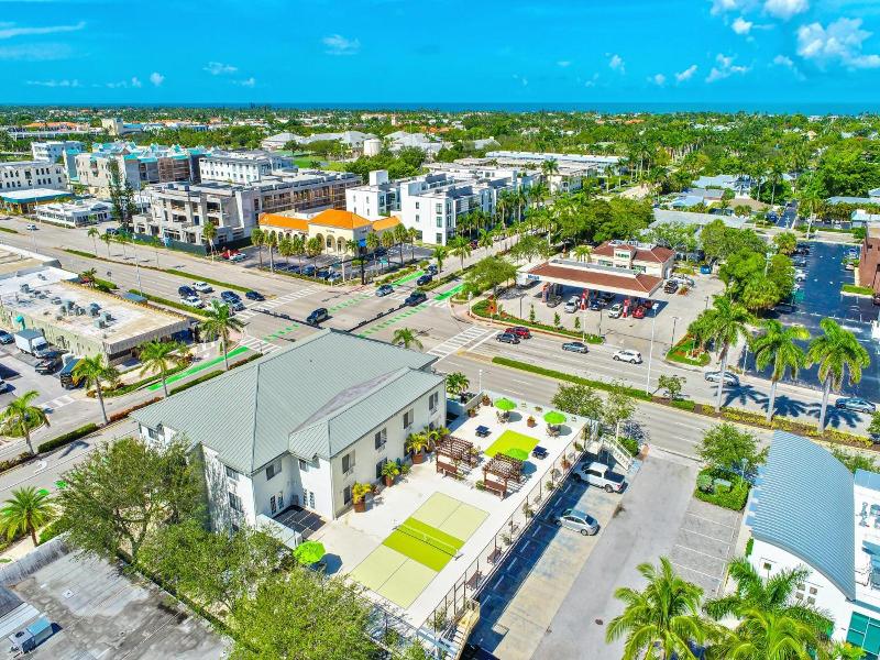 Naples Park Central image