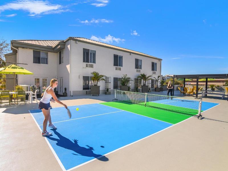 Naples Park Central image