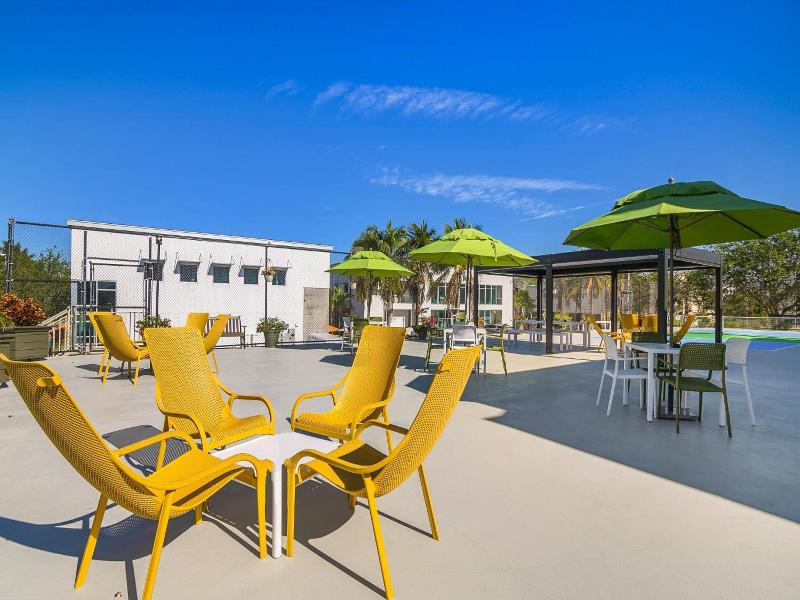 Naples Park Central image