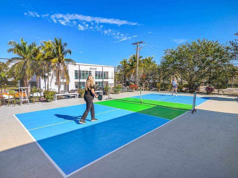 Naples Park Central image