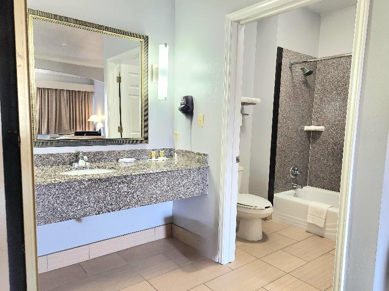 Days Inn By Wyndham Robstown image