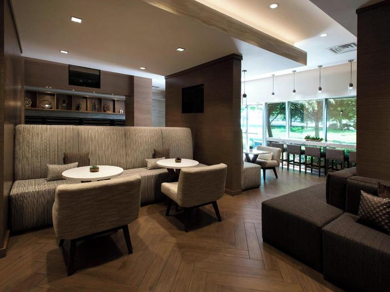 Marriott Melville Long Island image