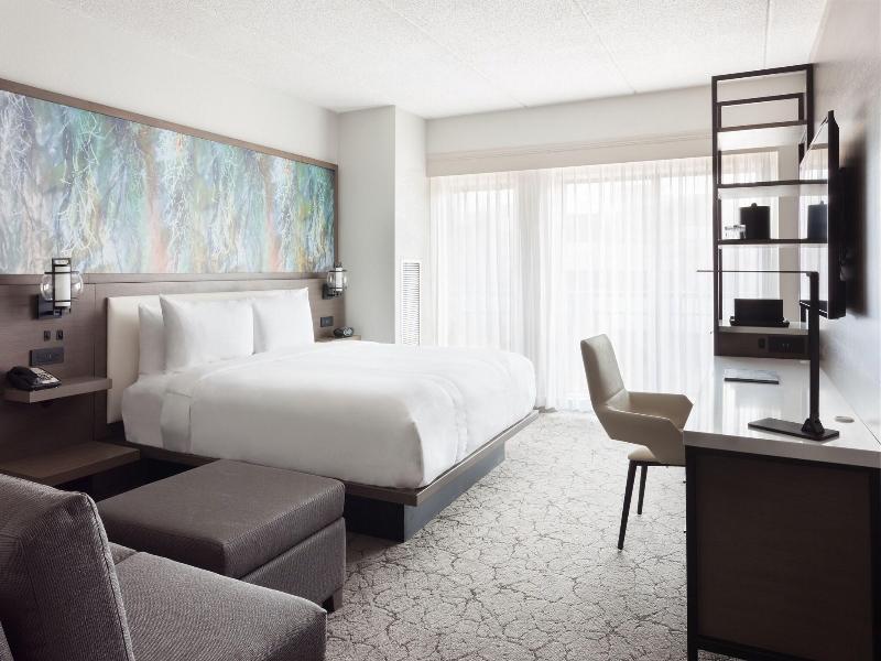 Marriott Melville Long Island image