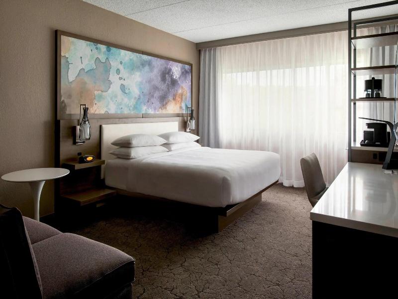 Marriott Melville Long Island image
