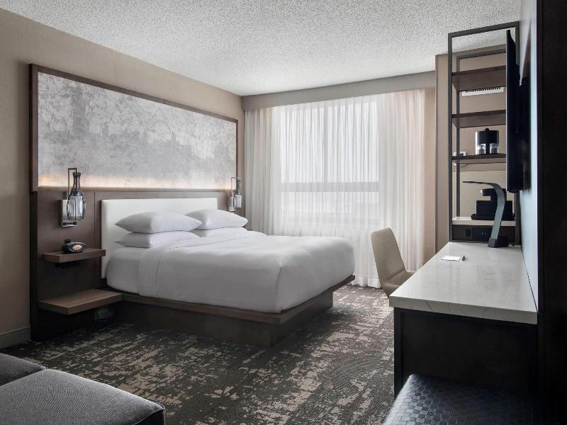 Marriott Melville Long Island image