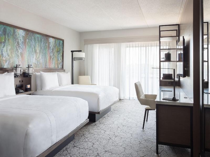 Marriott Melville Long Island image