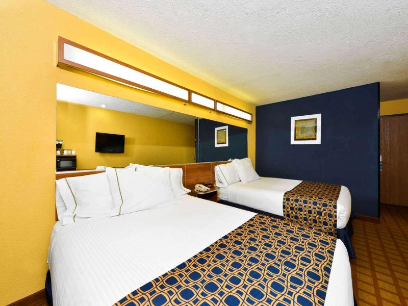 Microtel Inn & Suites By Wyndham New Braunfels image