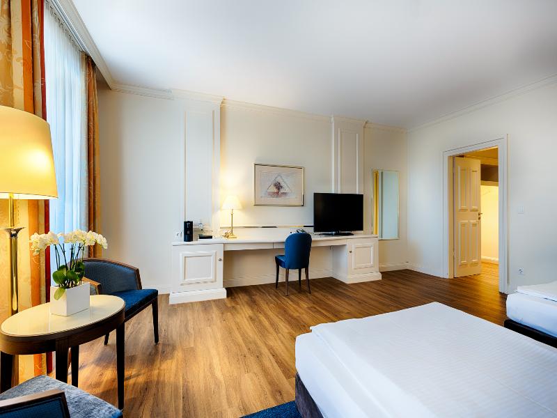 Welcome Residenzschloss Bamberg image