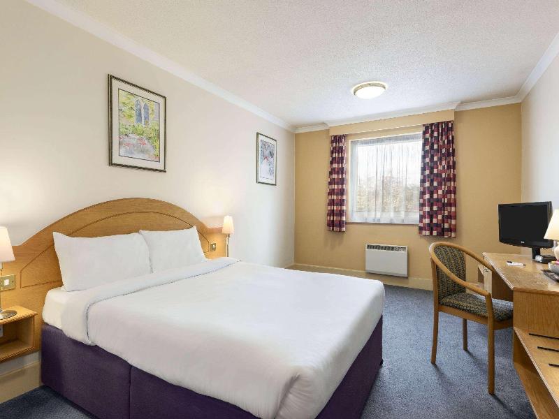 Days Inn By Wyndham Watford Gap image