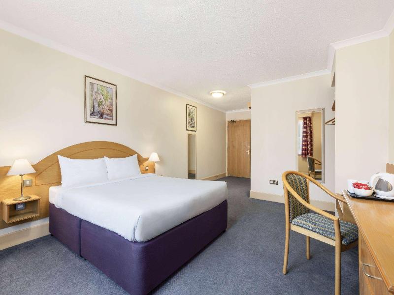 Days Inn By Wyndham Watford Gap image