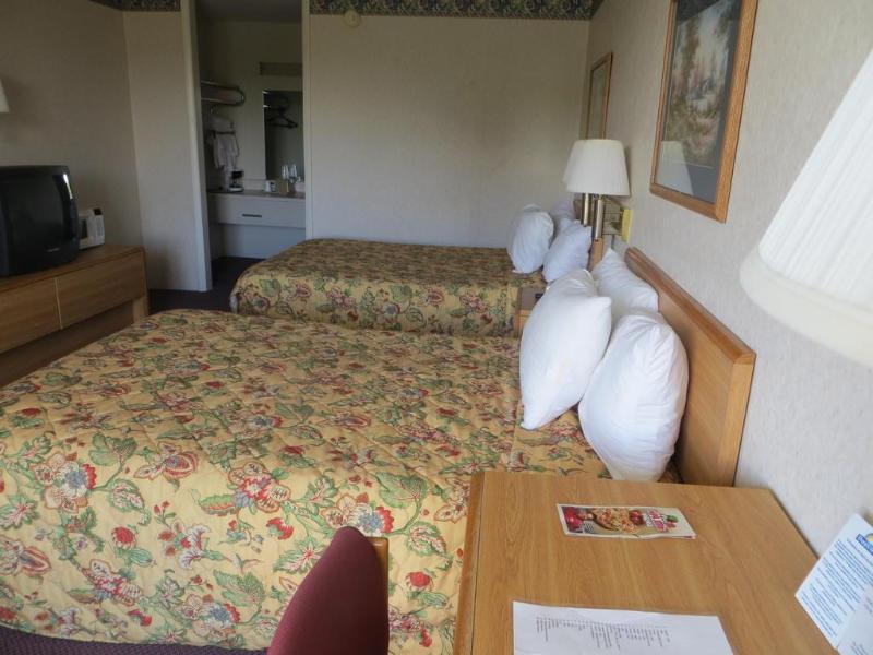 Knights Inn Newport image