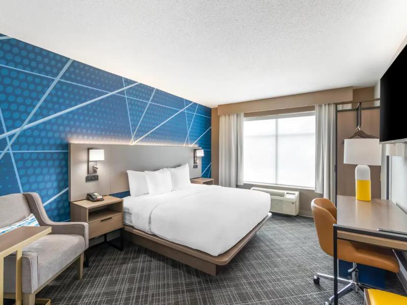 Comfort Inn & Suites Hampton Near Coliseum image