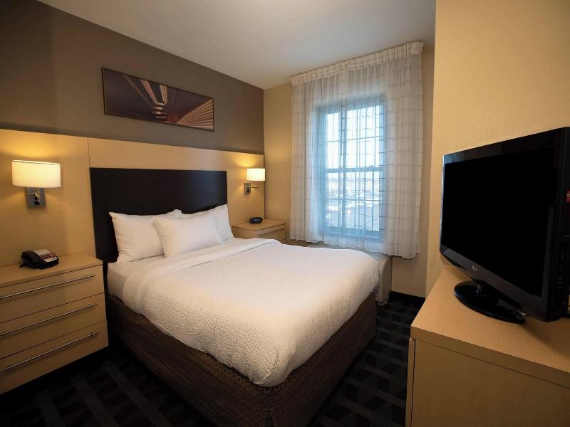 Towneplace Suites Republic Airport Long Island/Far image