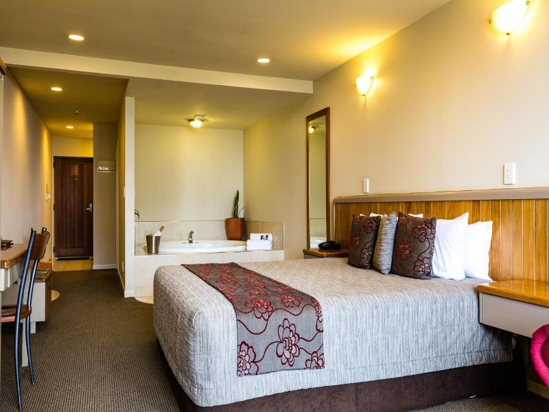 Pebble Beach Motor Inn image