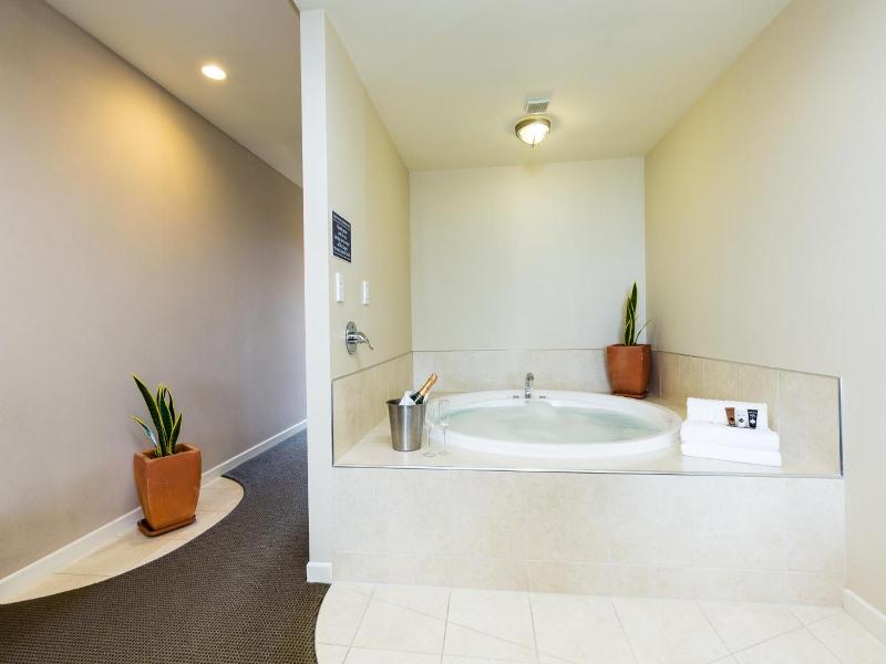 Pebble Beach Motor Inn image