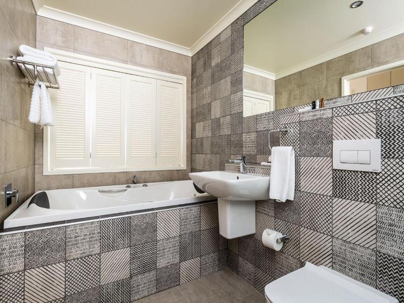 Pebble Beach Motor Inn image