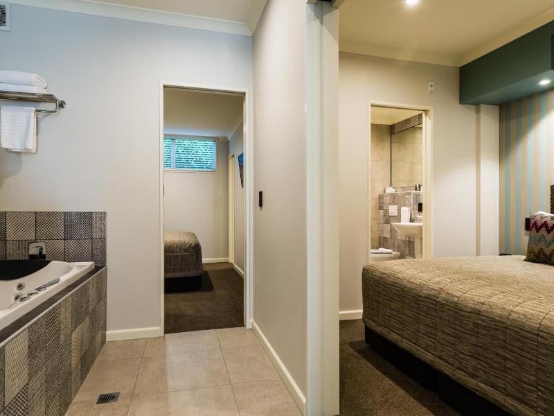 Pebble Beach Motor Inn image