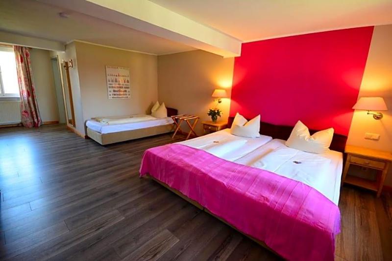 Landhotel Schloss Buttenheim image