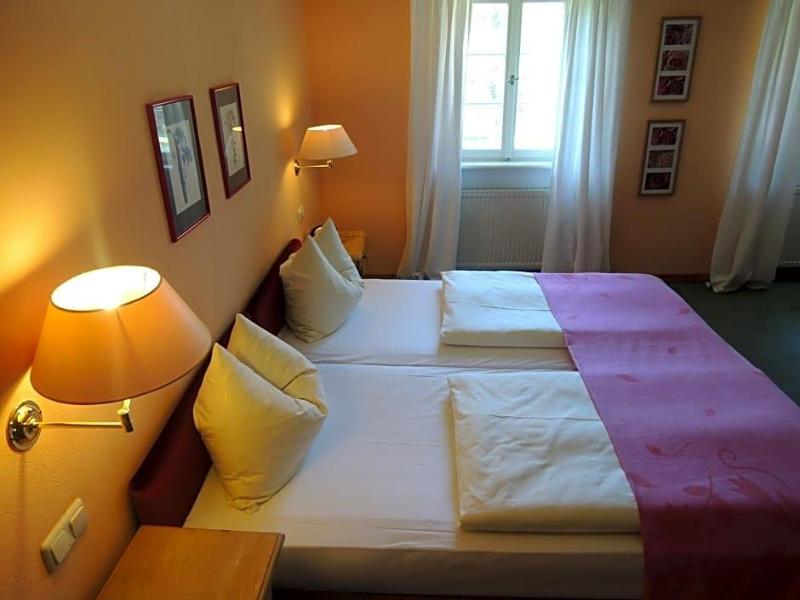 Landhotel Schloss Buttenheim image