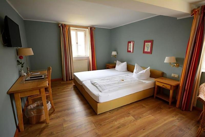 Landhotel Schloss Buttenheim image
