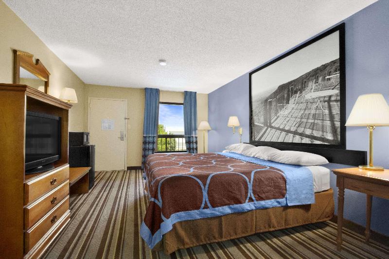 Super 8 By Wyndham Oxford image