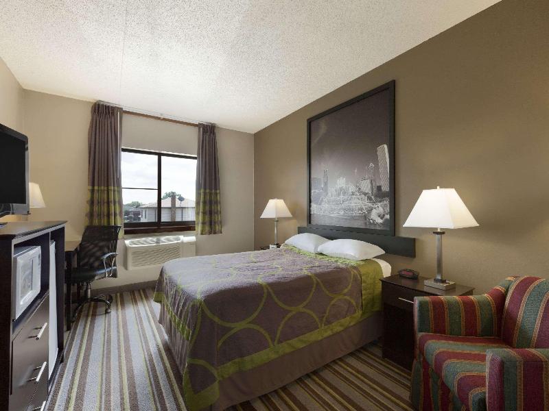Super 8 by Wyndham Bridgeview/Chicago Area image