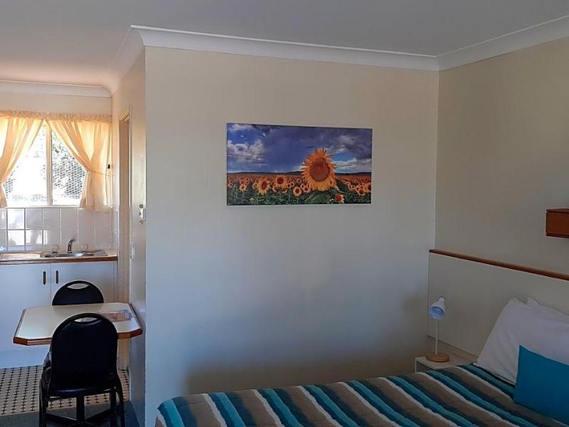 Country Rose Motel Warwick image