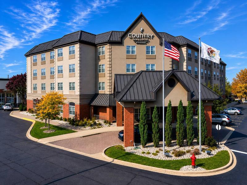 Country Inn & Suites Elk Grove Village image