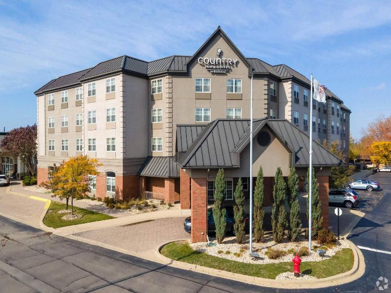 Country Inn & Suites Elk Grove Village image