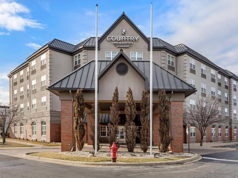Country Inn & Suites Elk Grove Village image