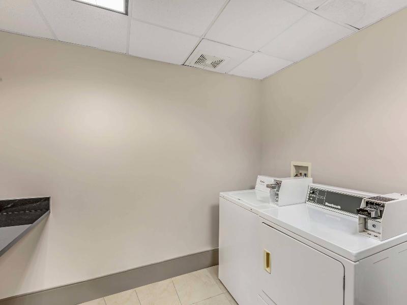 Country Inn & Suites Elk Grove Village image