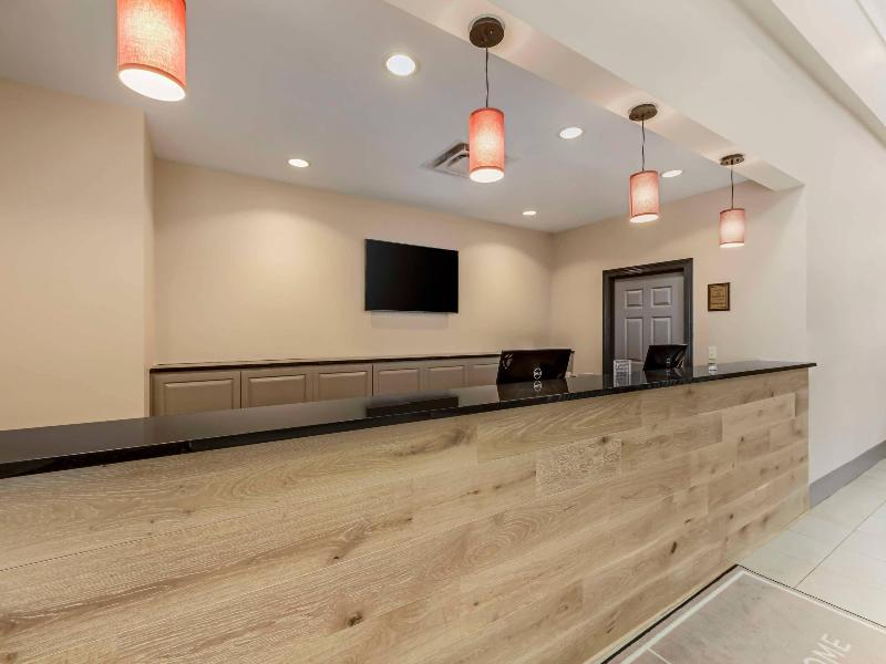 Country Inn & Suites Elk Grove Village image