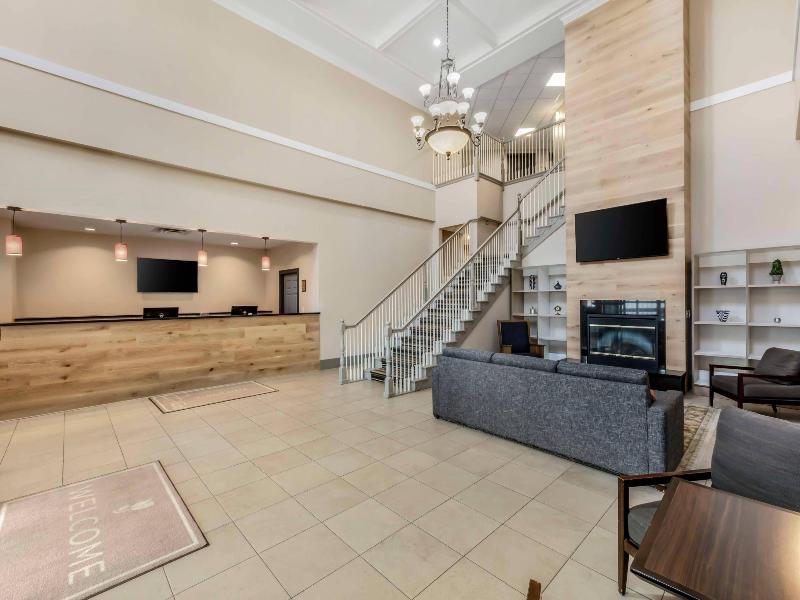 Country Inn & Suites Elk Grove Village image