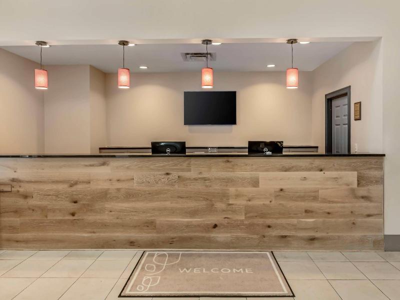 Country Inn & Suites Elk Grove Village image