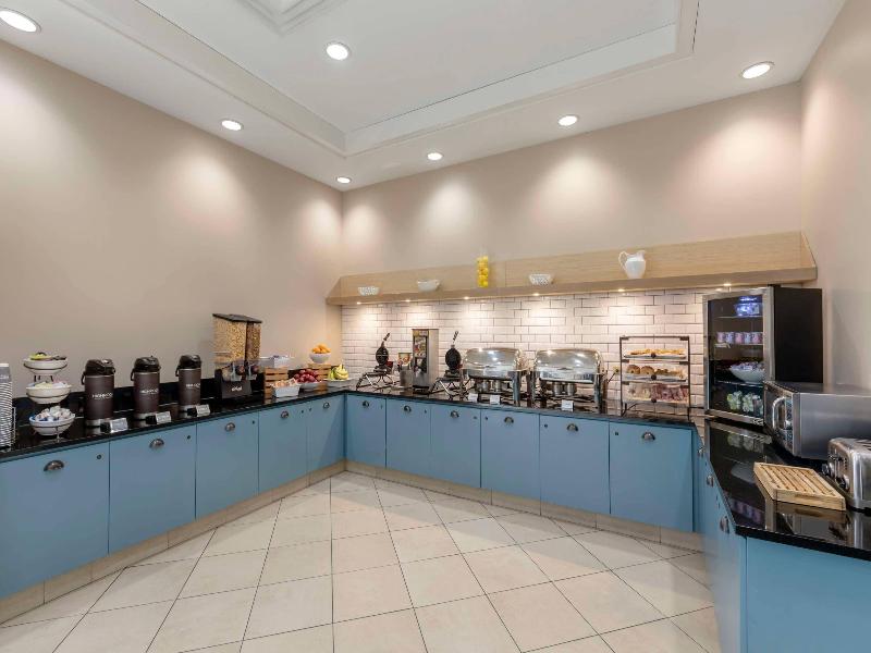 Country Inn & Suites Elk Grove Village image