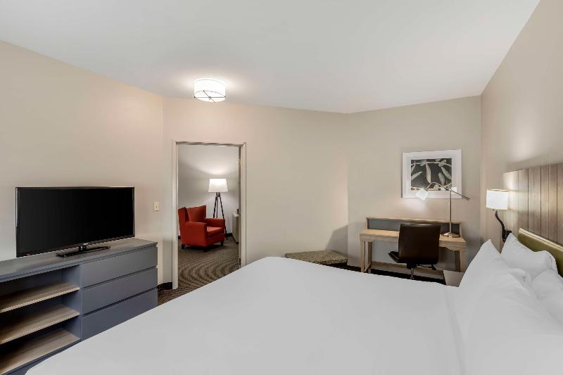 Country Inn & Suites Elk Grove Village image