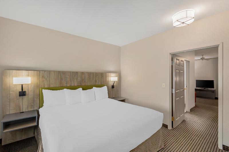 Country Inn & Suites Elk Grove Village image