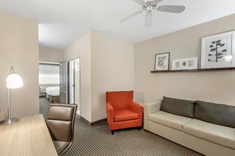Country Inn & Suites Elk Grove Village image