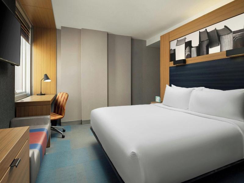 Aloft Chicago Downtown River North image