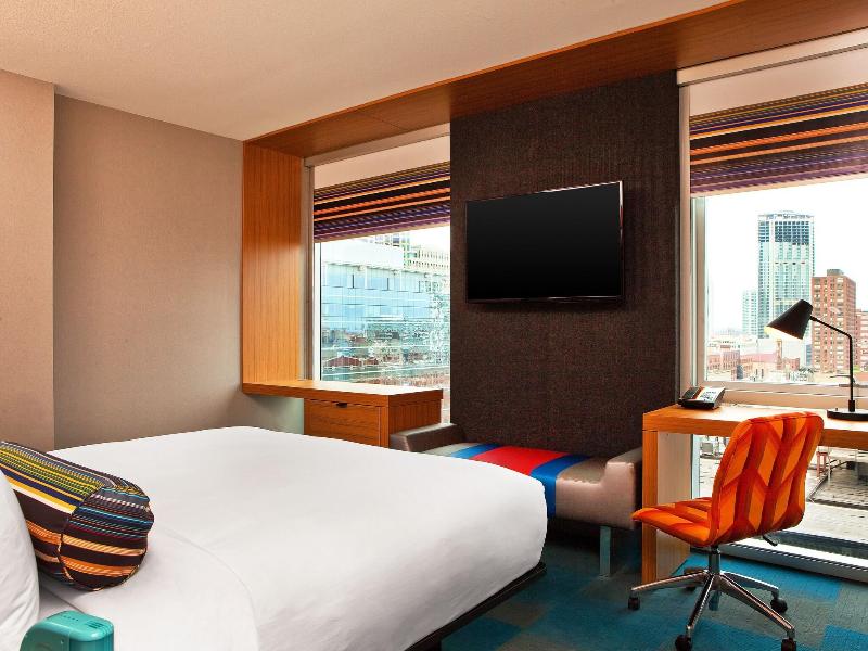 Aloft Chicago Downtown River North image