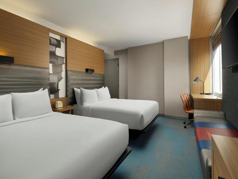 Aloft Chicago Downtown River North image