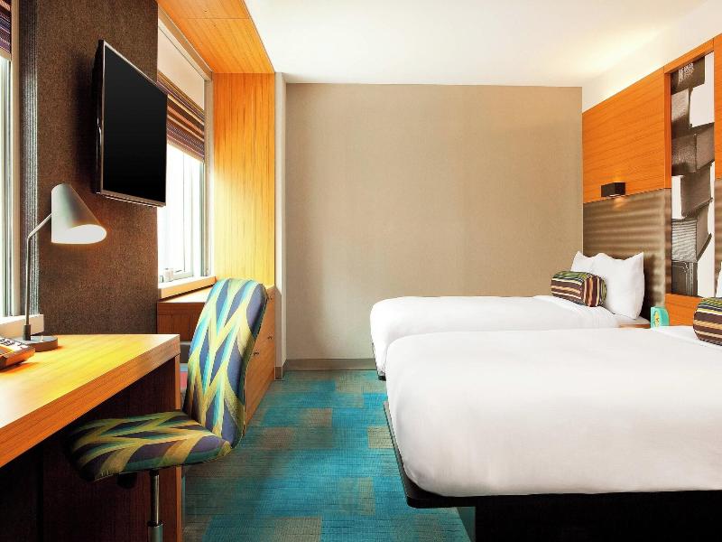Aloft Chicago Downtown River North image