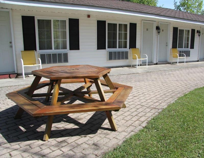 Coach House Inn Resort