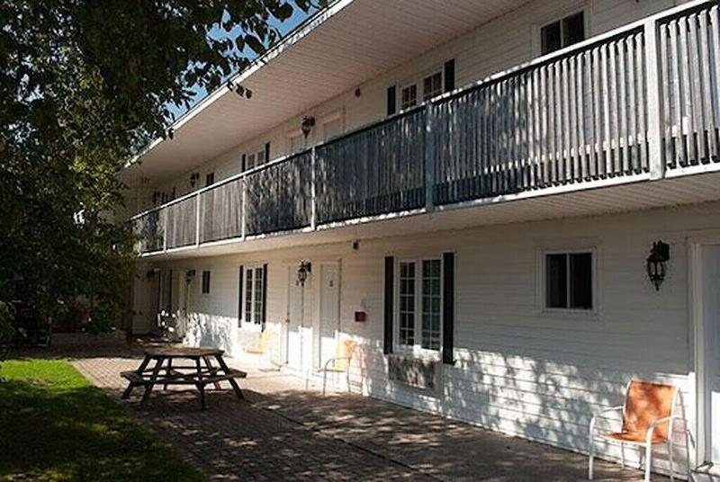 Coach House Inn Resort