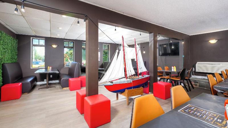 Coach House Inn Resort