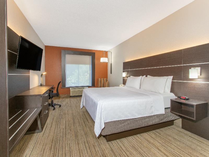 Holiday Inn Express & Suites Silver Springs-Ocala image