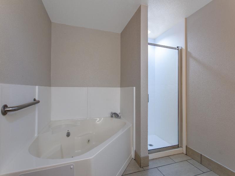 Holiday Inn Express & Suites Silver Springs-Ocala image